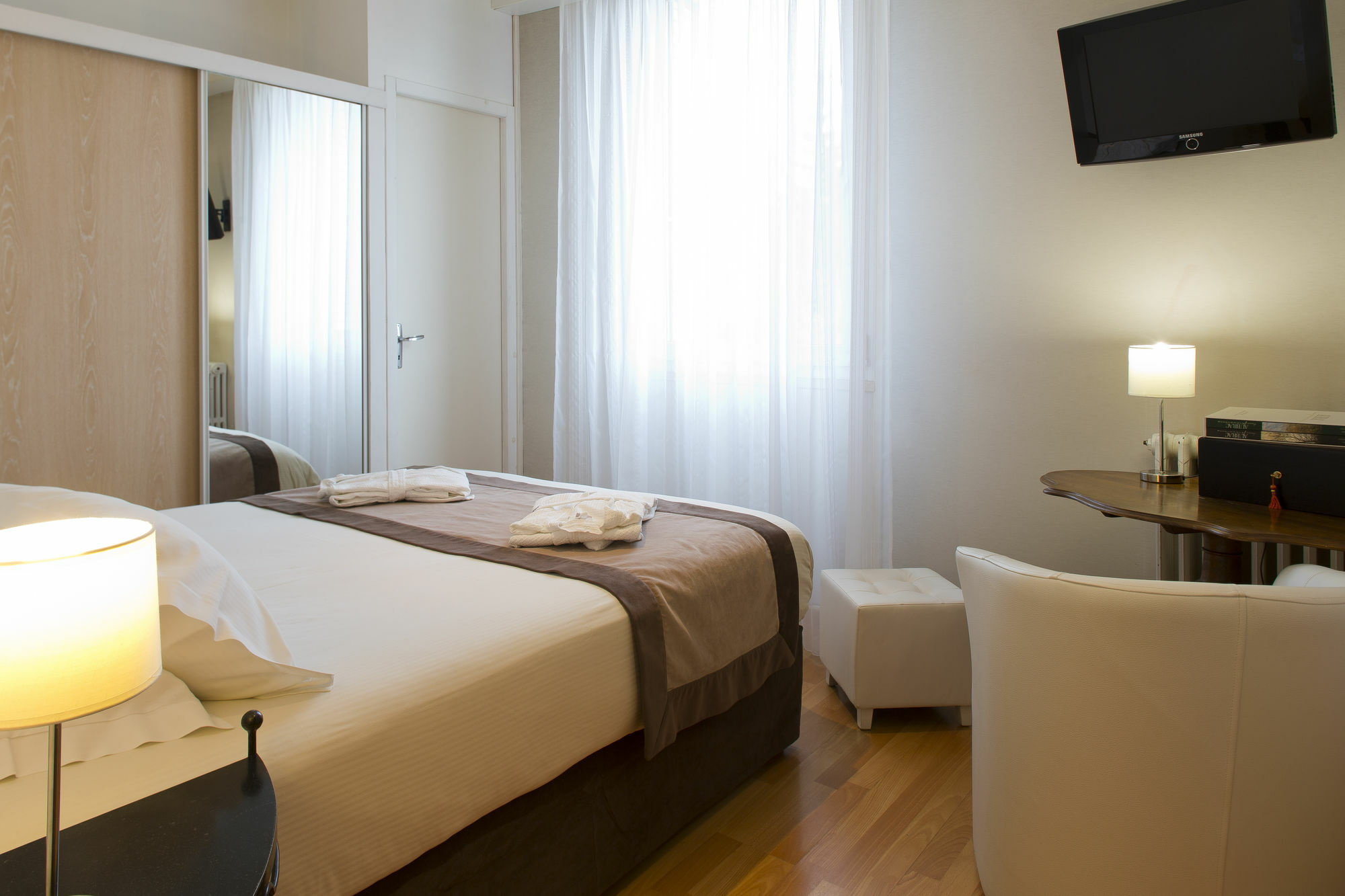 The Originals Boutique, Hotel Du Pont Roupt, Mende Exterior foto